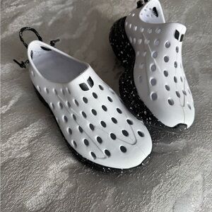 Kane Kids White and with white and Black speckle Slip-On Shoes